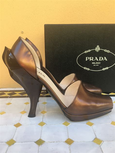 prada decolletè|Prada.